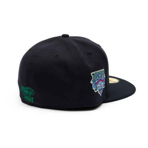 Better™Gift Shop/Earl Sweatshirt - "Live Laugh Love" 5950 Navy/Kelly Green New Era Fitted